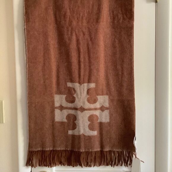 NWT tory BURCH 100% WOOL REVERSIBLE CINNAMON/BEIGE LARGE SCARF - Picture 6 of 15